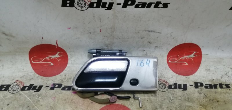 Ручка двери левая передняя NISSAN ELGRAND E51 164 1 ракурс