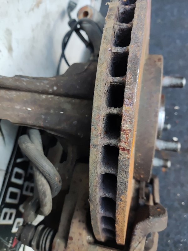 Ступица правая передняя NISSAN DUALIS KNJ10 3 ракурс