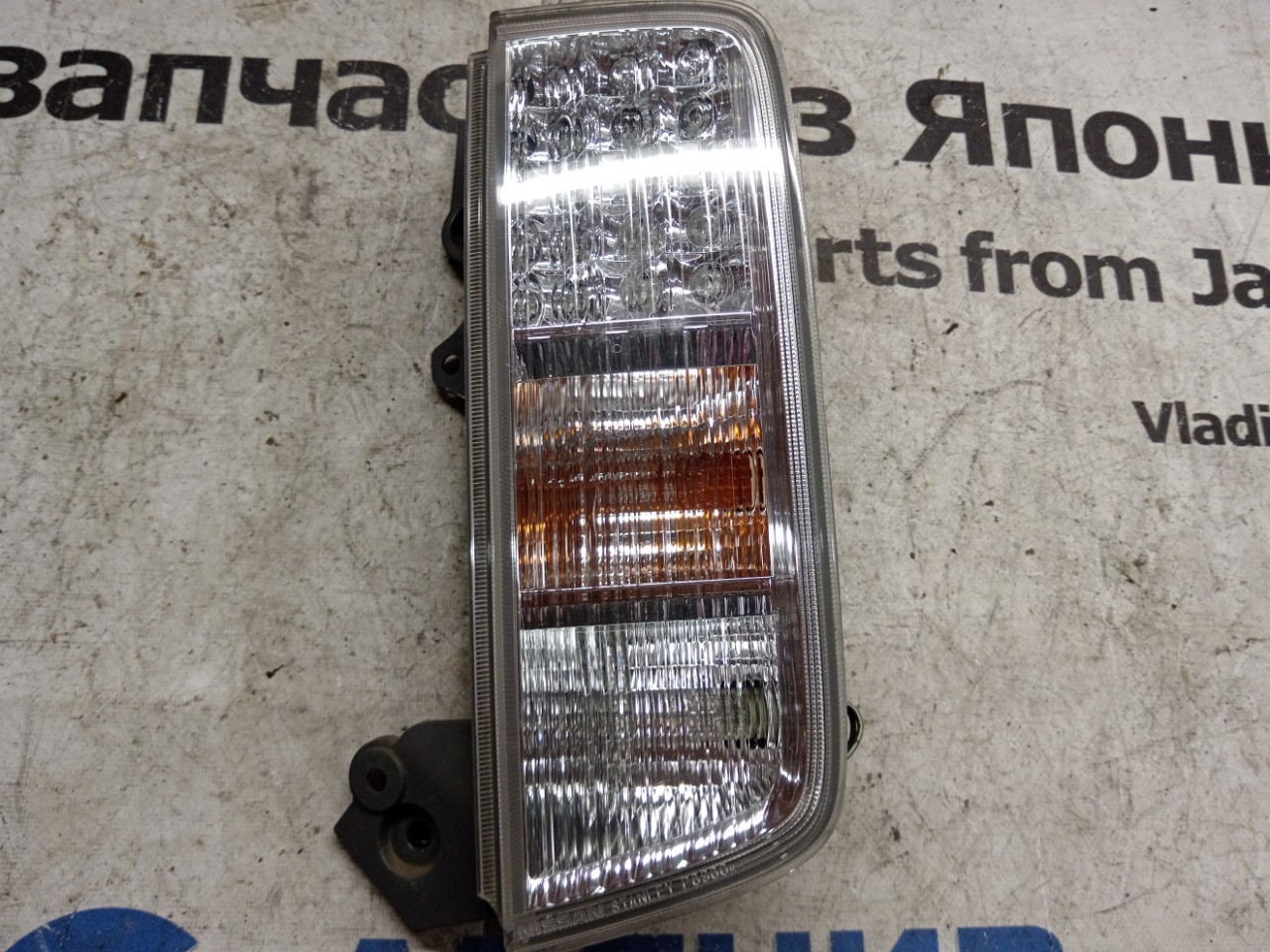 Стоп-сигнал левый задний NISSAN ELGRAND PE52, PNE52, TE52, TNE52 8960 2 ракурс
