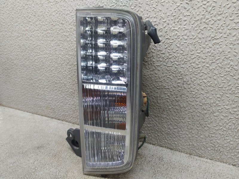 Стоп-сигнал правый задний NISSAN ELGRAND E52 P8960 3 ракурс