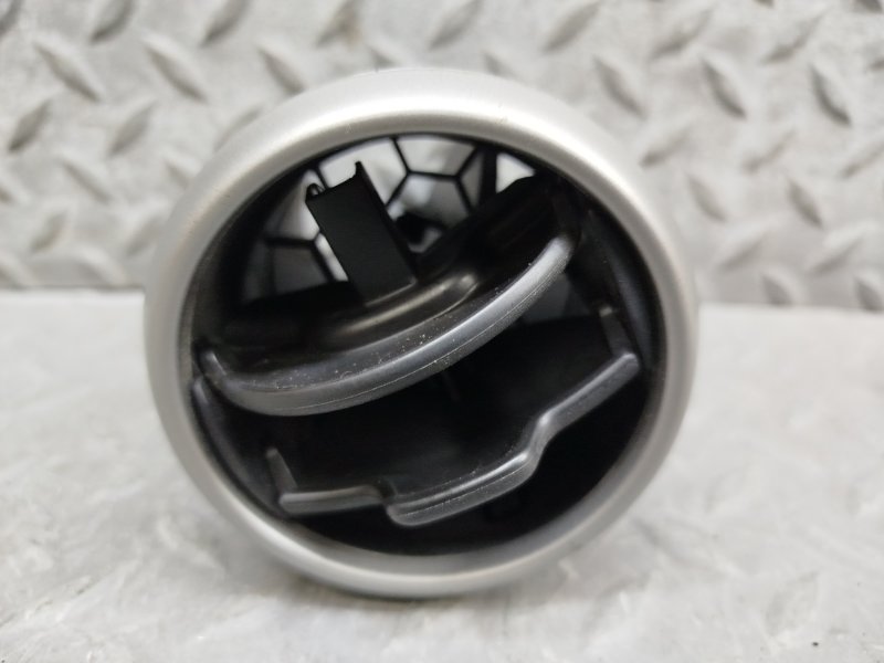 Дуйки правые передние NISSAN DUALIS J10 MR20DE 68760 JD10A 2 ракурс