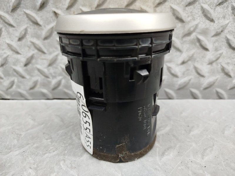 Дуйки правые передние NISSAN DUALIS J10 MR20DE 68760 JD10A 4 ракурс