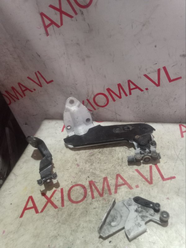 Ролик двери левый задний NISSAN ELGRAND ME51 VQ25DE 82421WL000, 82401WL600, 82411WL200 1 ракурс