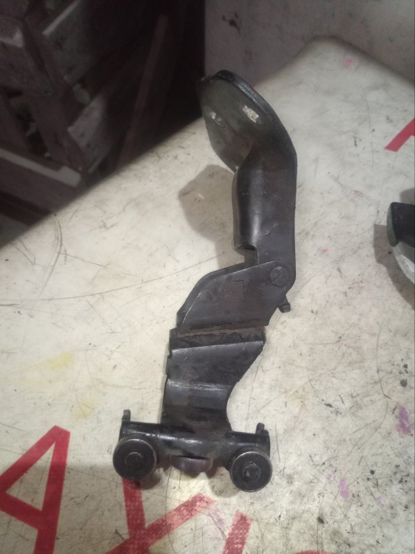 Ролик двери левый задний NISSAN ELGRAND ME51 VQ25DE 82421WL000, 82401WL600, 82411WL200 3 ракурс