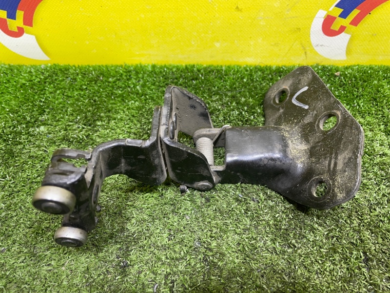 Ролик раздвижной двери левый NISSAN ELGRAND NE51 4 ракурс