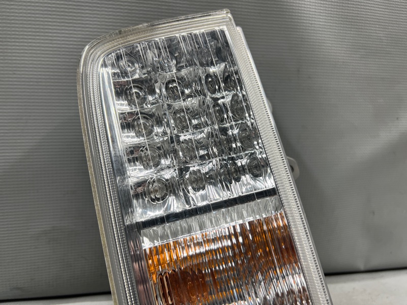 Стоп левый задний Nissan ELGRAND TE52, PE52, PNE52, TNE52 QR25 265551JB3A, P8960 2 ракурс