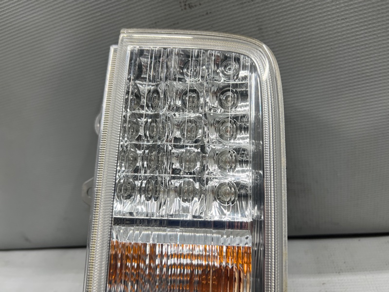 Стоп правый задний Nissan ELGRAND TE52, PE52, PNE52, TNE52 QR25 265501JB3A, P8960 2 ракурс