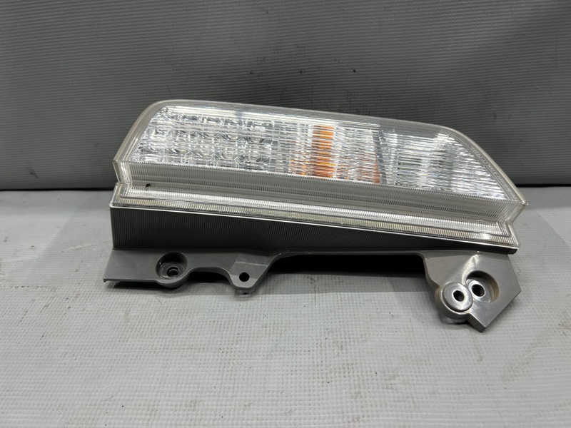 Стоп правый задний Nissan ELGRAND TE52, PE52, PNE52, TNE52 QR25 265501JB3A, P8960 5 ракурс