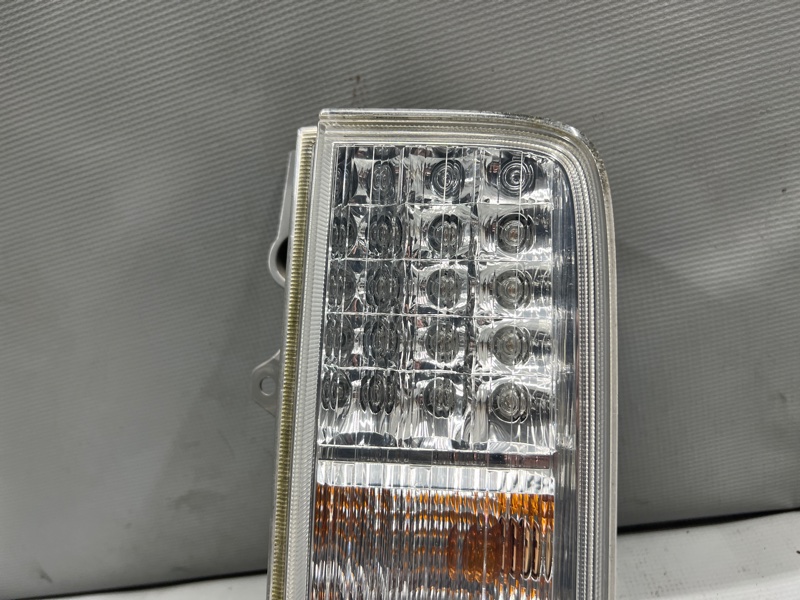 Стоп правый задний Nissan ELGRAND TE52, PE52, PNE52, TNE52 QR25 265501JB3A, P8960 2 ракурс