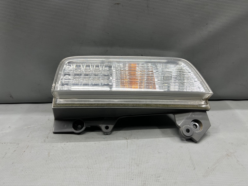 Стоп правый задний Nissan ELGRAND TE52, PE52, PNE52, TNE52 QR25 265501JB3A, P8960 5 ракурс