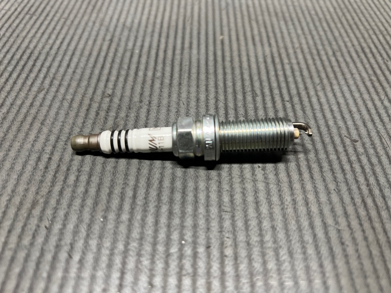 Свеча зажигания Nissan DUALIS J10, J10E, KJ10, KNJ10, NJ10 MR20 DF 6H-11B 1 ракурс Свеча зажигания Nissan DUALIS J10, J10E, KJ10, KNJ10, NJ10 MR20 DF 6H-11B 1 ракурс