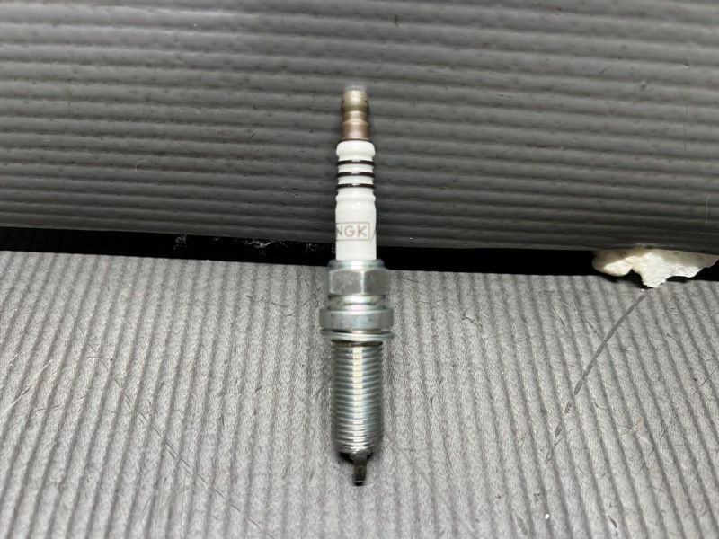 Свеча зажигания Nissan DUALIS J10, J10E, KJ10, KNJ10, NJ10 MR20 DF 6H-11B 3 ракурс Свеча зажигания Nissan DUALIS J10, J10E, KJ10, KNJ10, NJ10 MR20 DF 6H-11B 3 ракурс