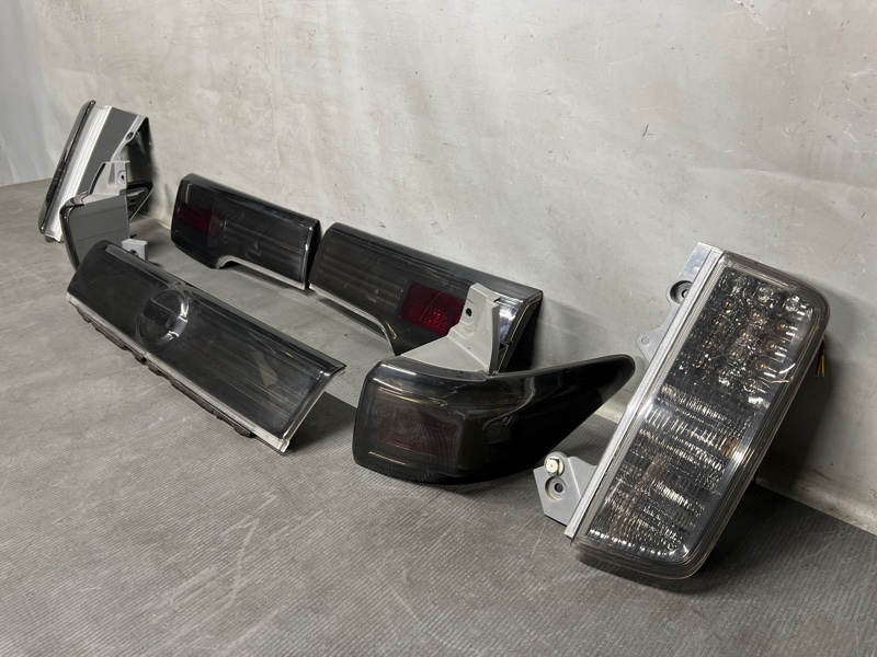 Стоп задний Nissan ELGRAND E52 QR25 P8503 2 ракурс