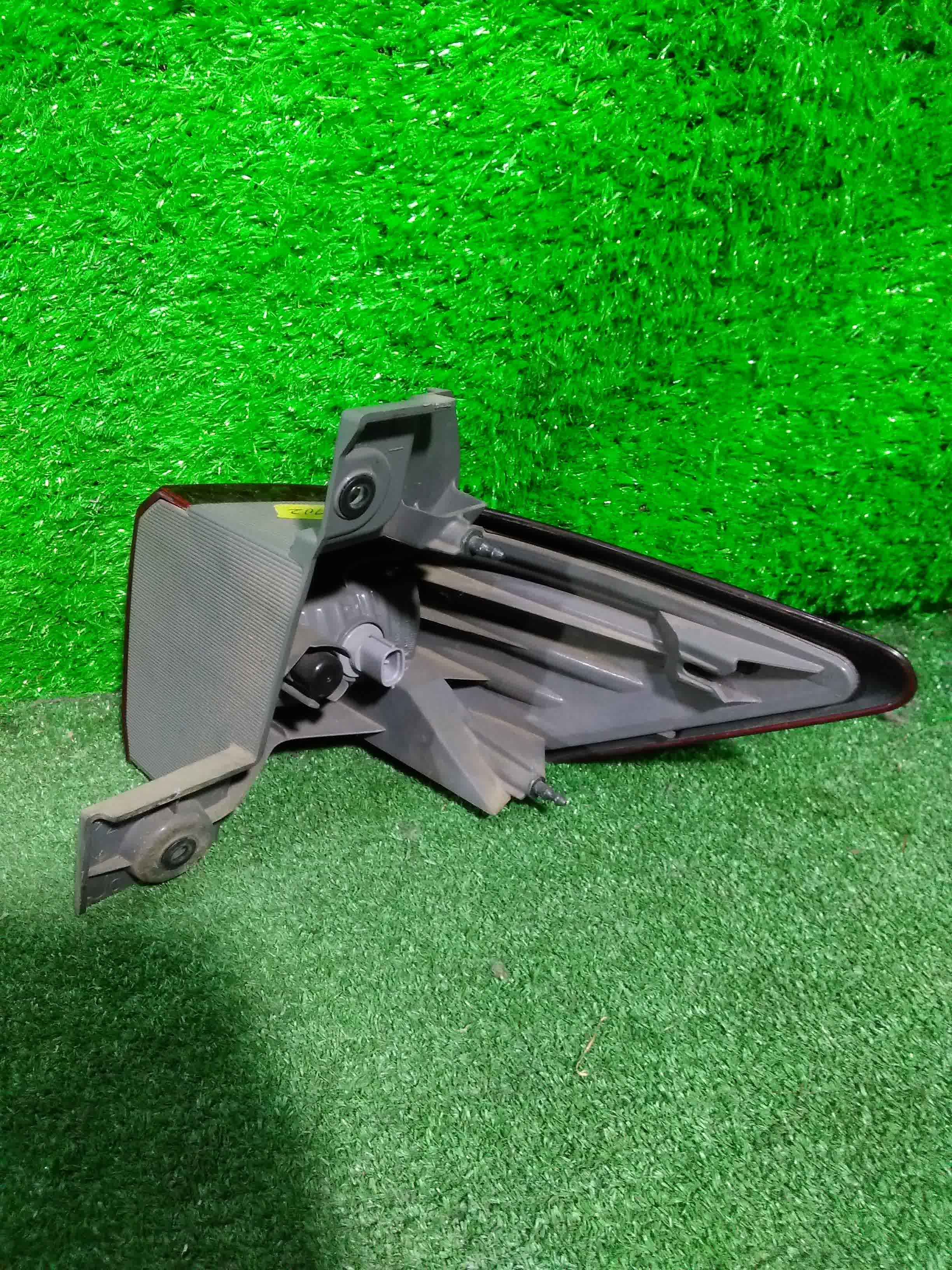 Стоп-сигнал левый задний NISSAN ELGRAND E52 2 ракурс