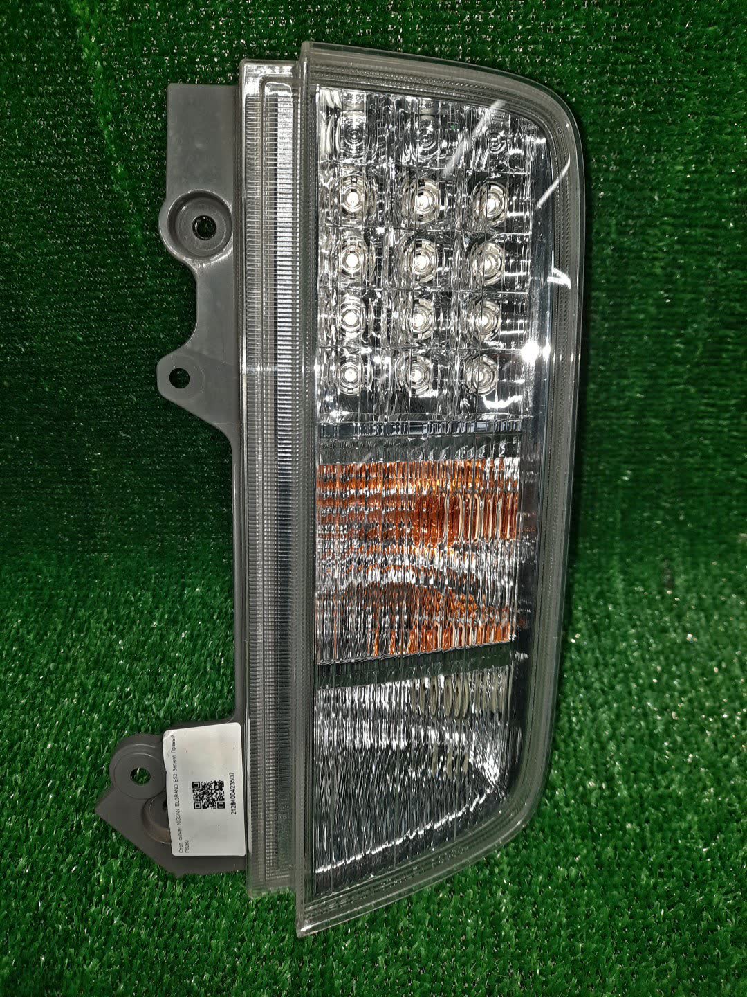 Стоп-сигнал правый задний NISSAN ELGRAND E52 1 ракурс