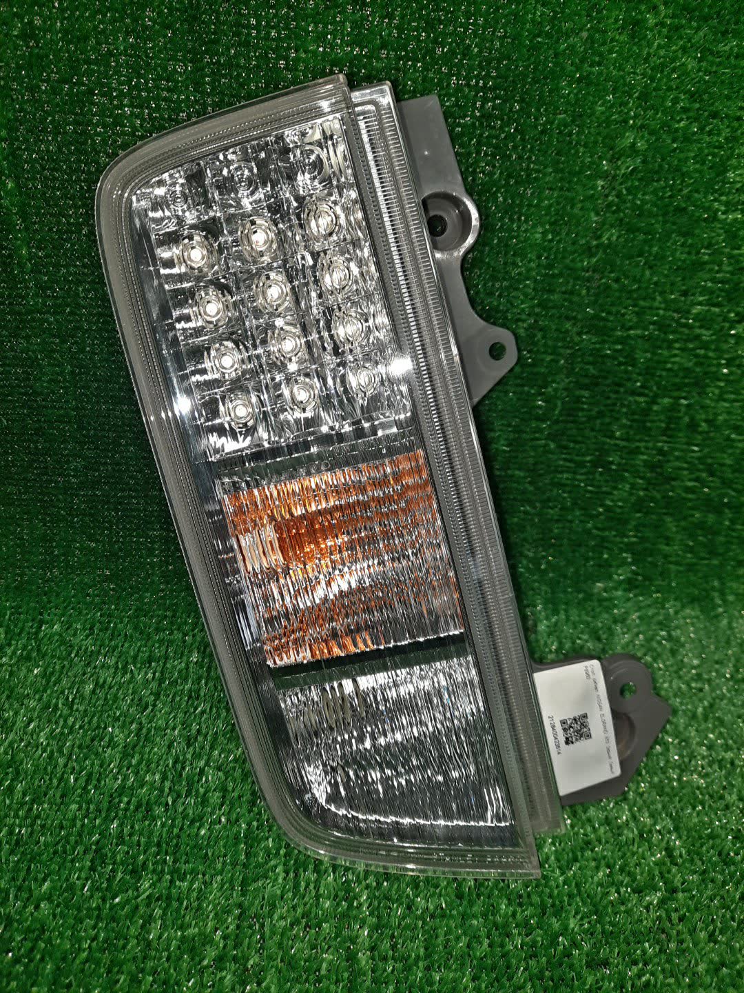 Стоп-сигнал левый задний NISSAN ELGRAND E52 1 ракурс