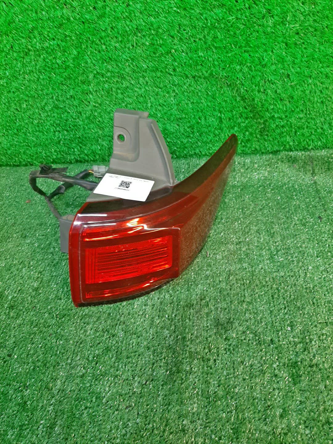 Стоп-сигнал правый задний NISSAN ELGRAND E52 1 ракурс