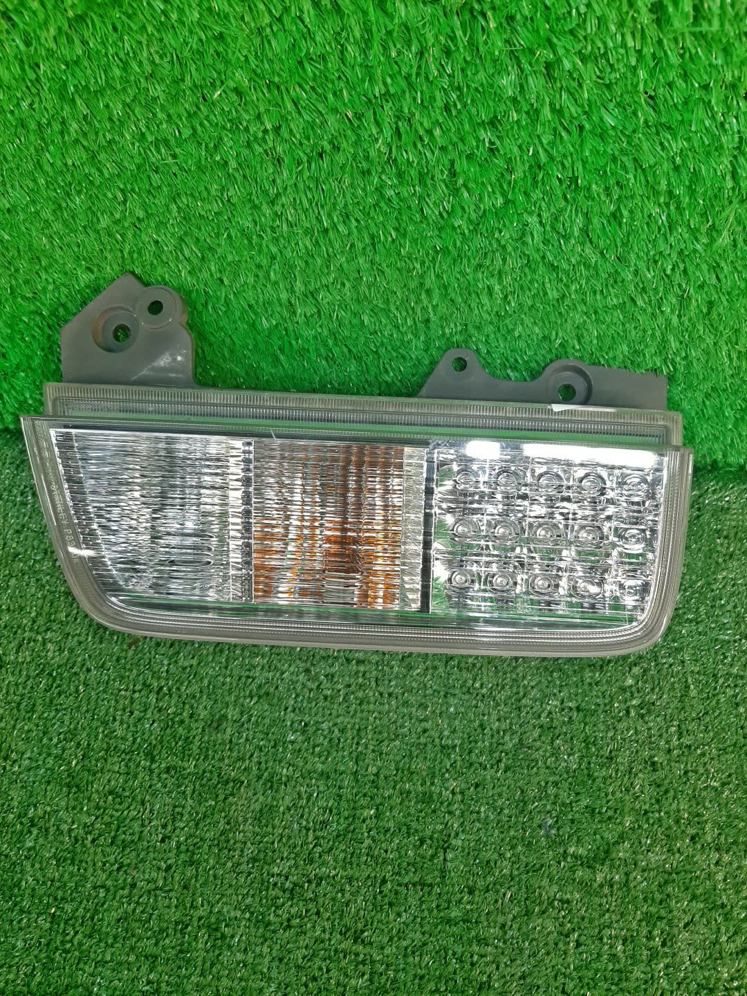 Стоп-сигнал правый задний NISSAN ELGRAND E52 1 ракурс