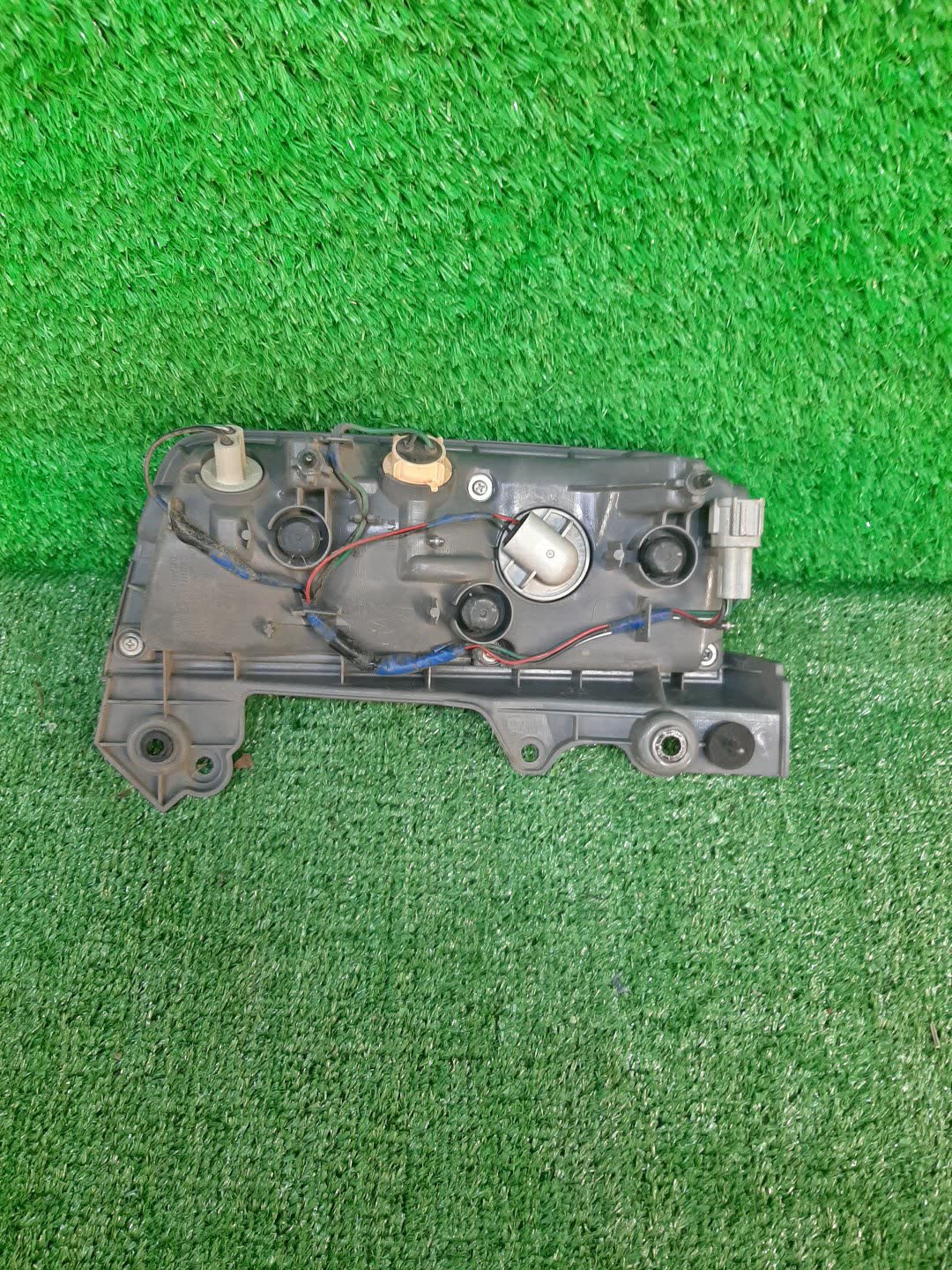 Стоп-сигнал правый задний NISSAN ELGRAND E52 2 ракурс