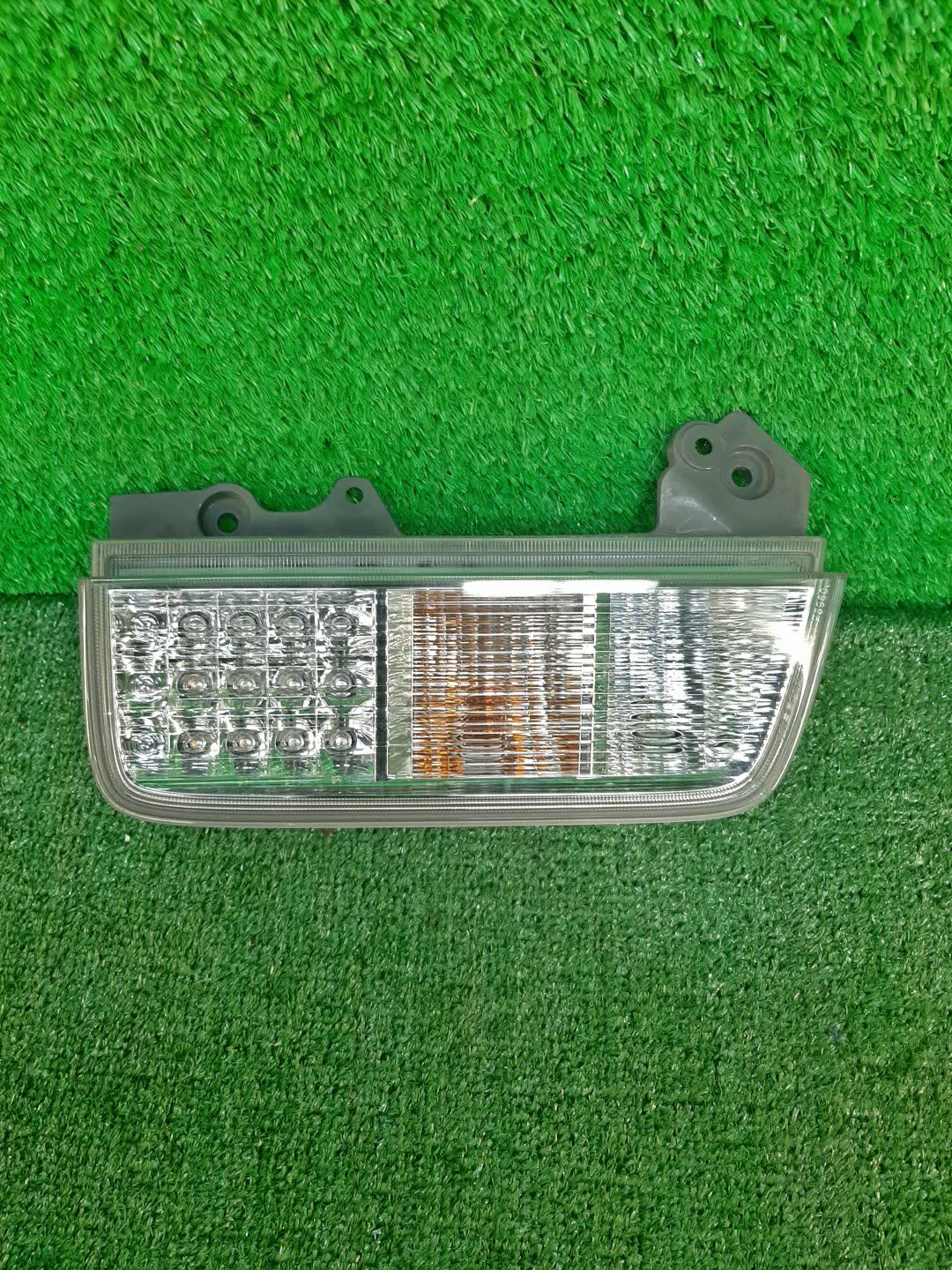 Стоп-сигнал левый задний NISSAN ELGRAND E52 1 ракурс