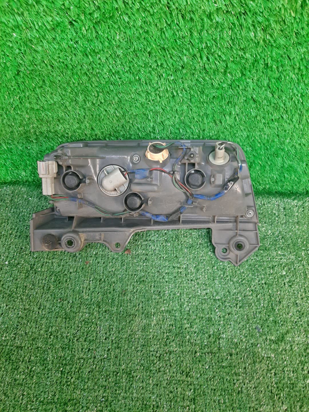 Стоп-сигнал левый задний NISSAN ELGRAND E52 2 ракурс