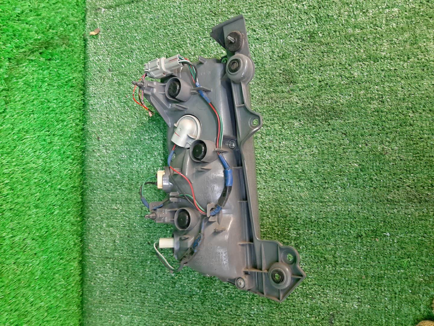 Стоп-сигнал правый задний NISSAN ELGRAND E52 2 ракурс