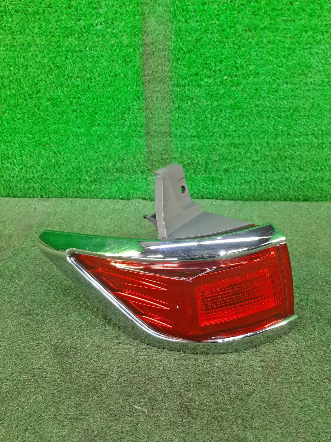 Стоп-сигнал левый задний NISSAN ELGRAND E52 1 ракурс