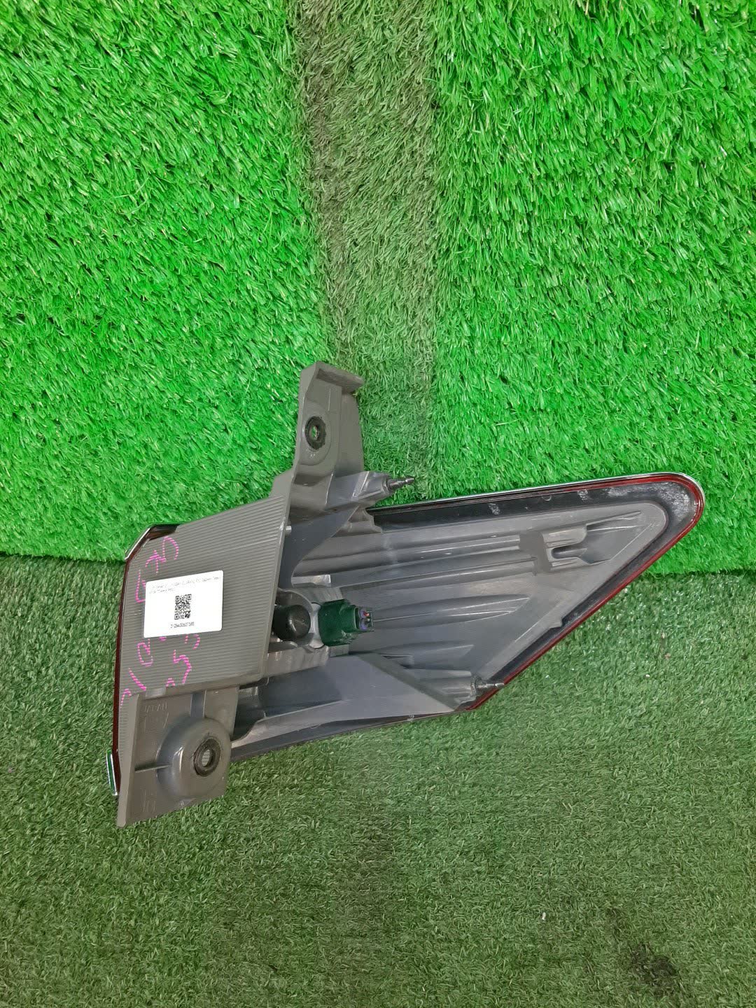 Стоп-сигнал левый задний NISSAN ELGRAND E52 2 ракурс