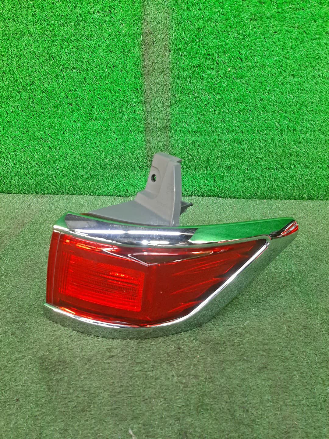 Стоп-сигнал правый задний NISSAN ELGRAND E52 1 ракурс