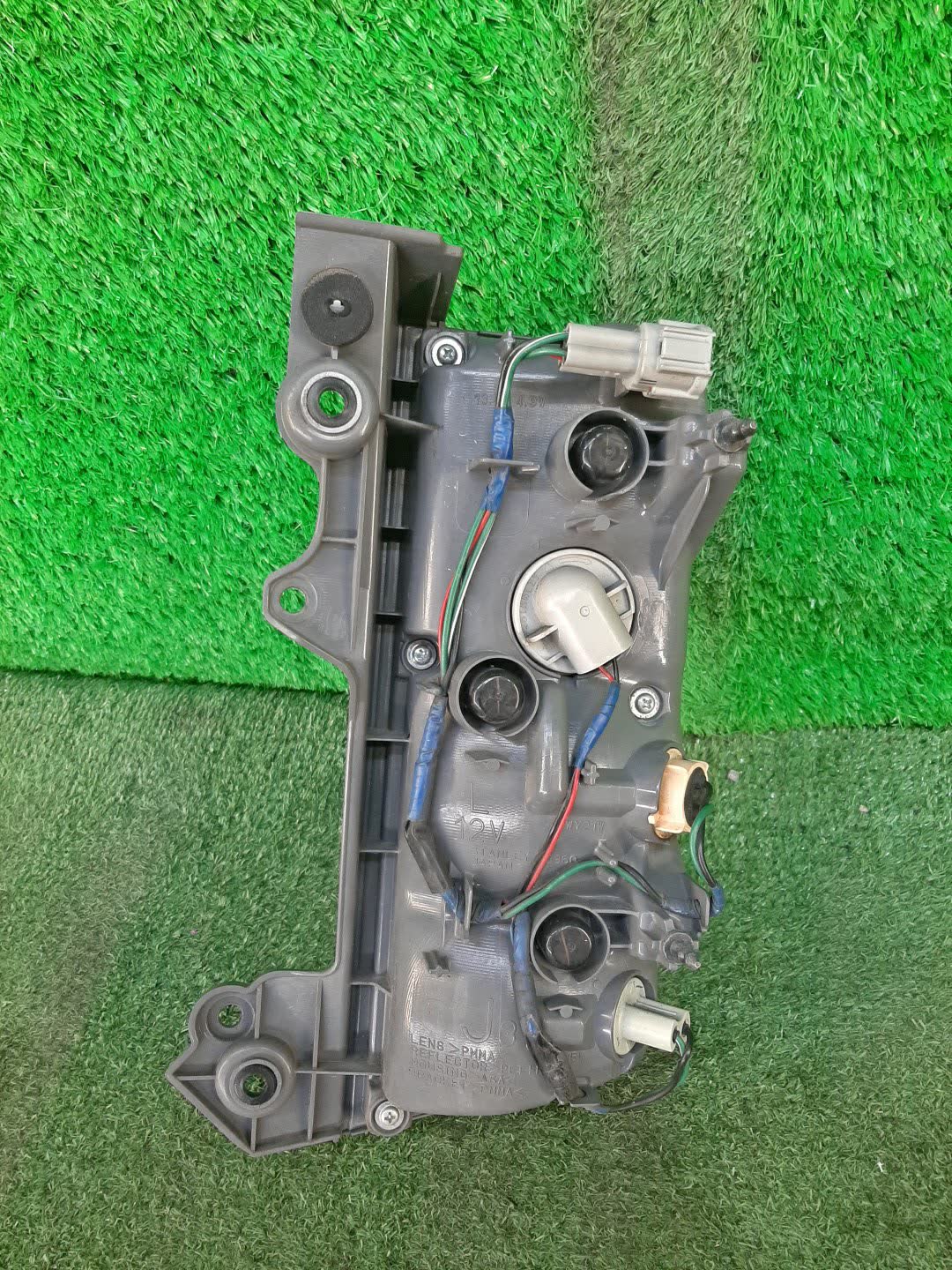 Стоп-сигнал левый задний NISSAN ELGRAND E52 2 ракурс