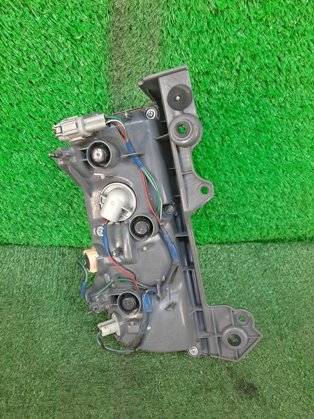 Стоп-сигнал правый задний NISSAN ELGRAND E52 2 ракурс