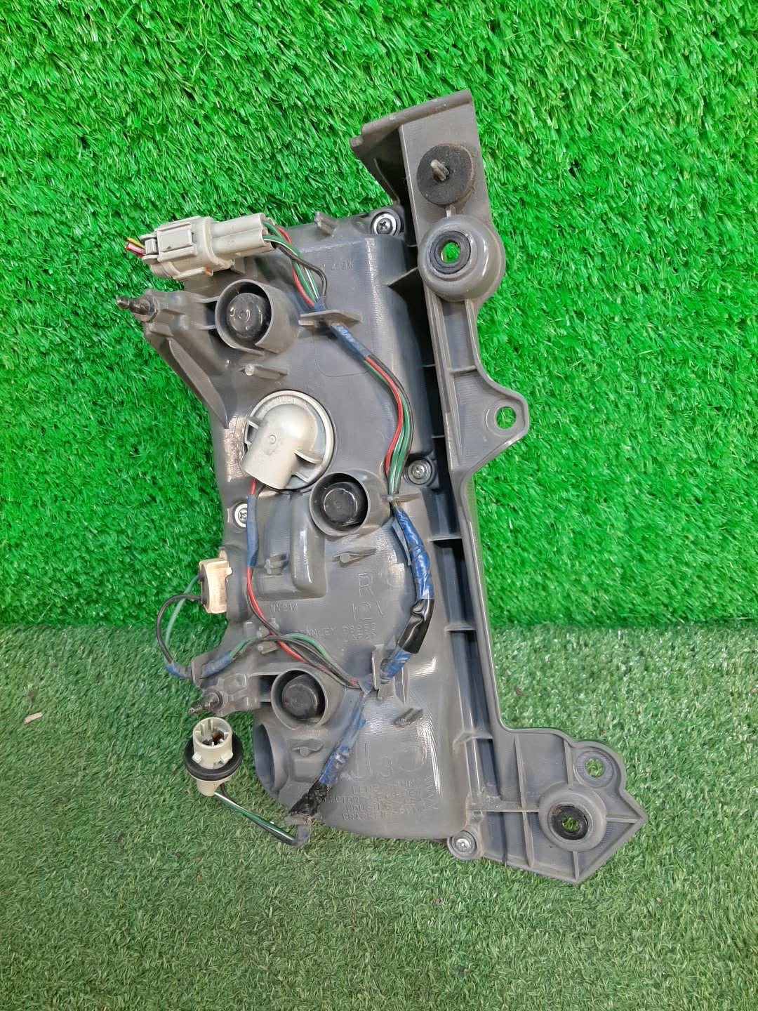 Стоп-сигнал правый задний NISSAN ELGRAND E52 2 ракурс