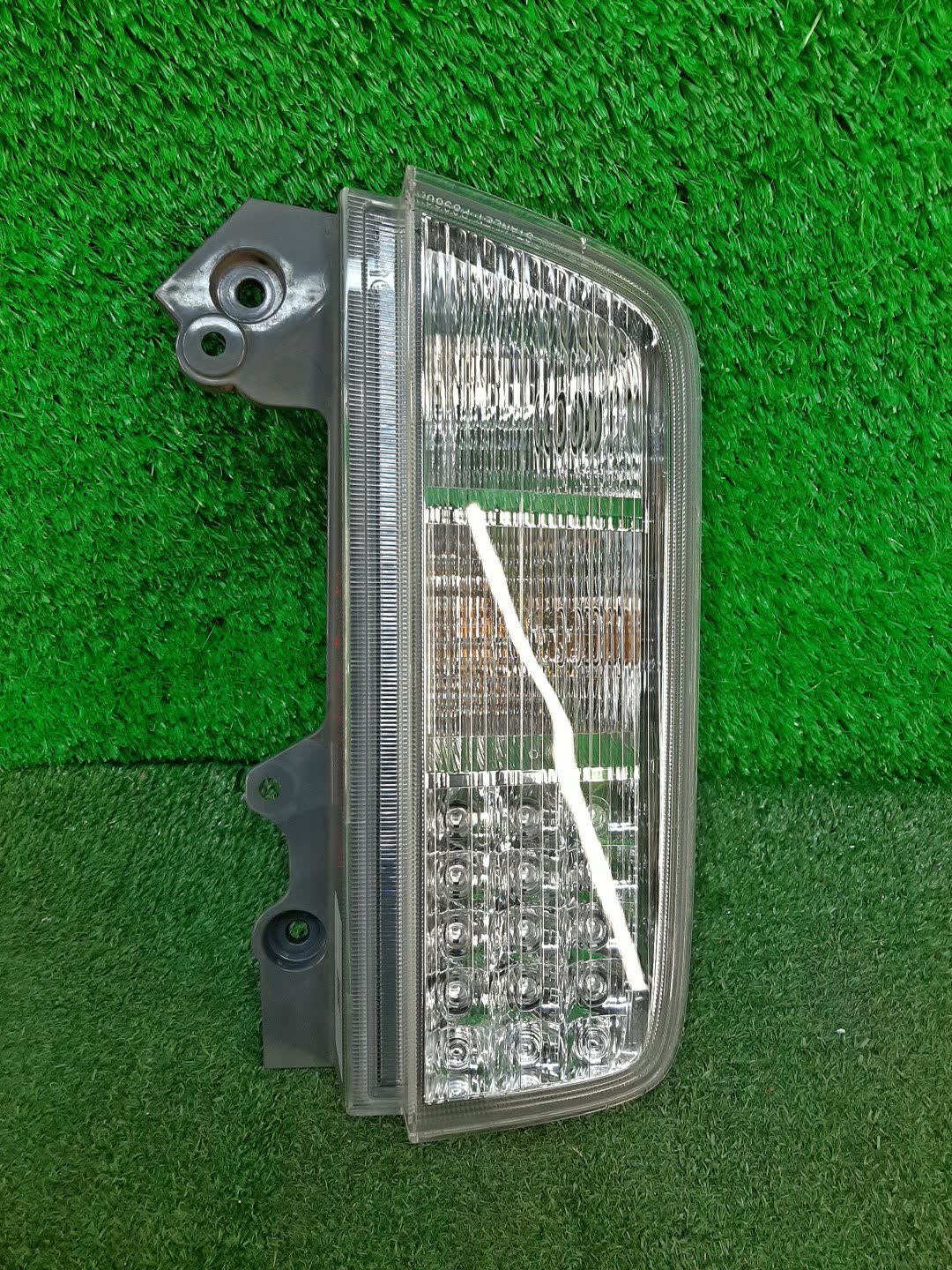 Стоп-сигнал левый задний NISSAN ELGRAND E52 1 ракурс