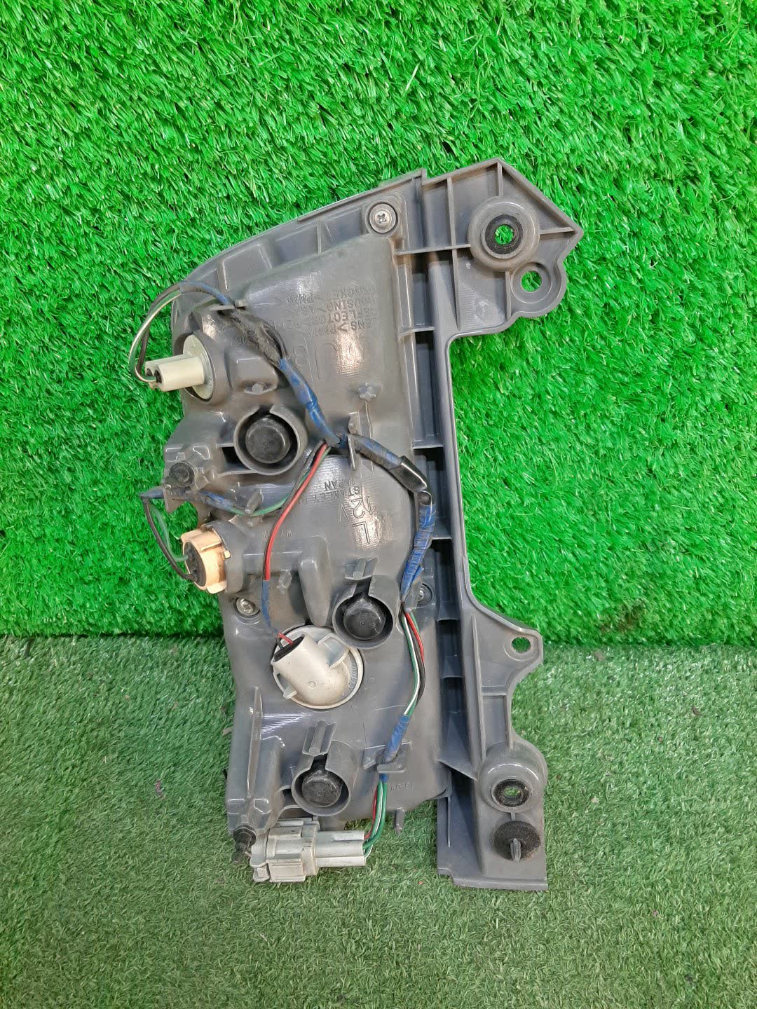 Стоп-сигнал левый задний NISSAN ELGRAND E52 2 ракурс