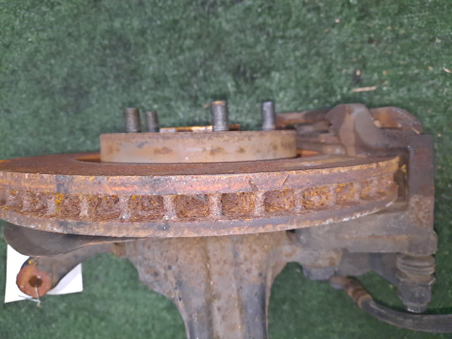 Ступица левая передняя NISSAN DUALIS J10 MR20DE 3 ракурс