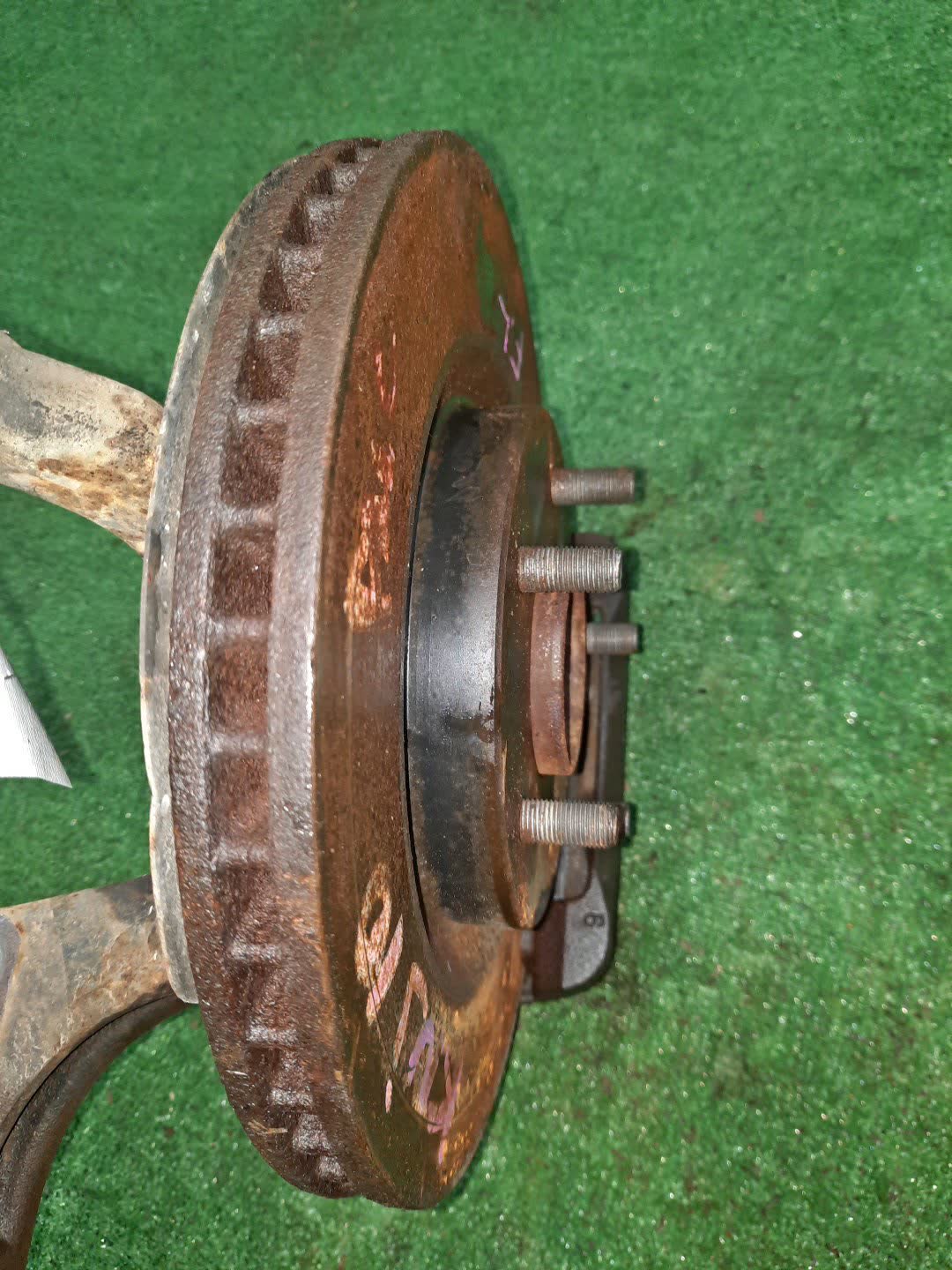 Ступица левая передняя NISSAN DUALIS NJ10 MR20DE 2 ракурс