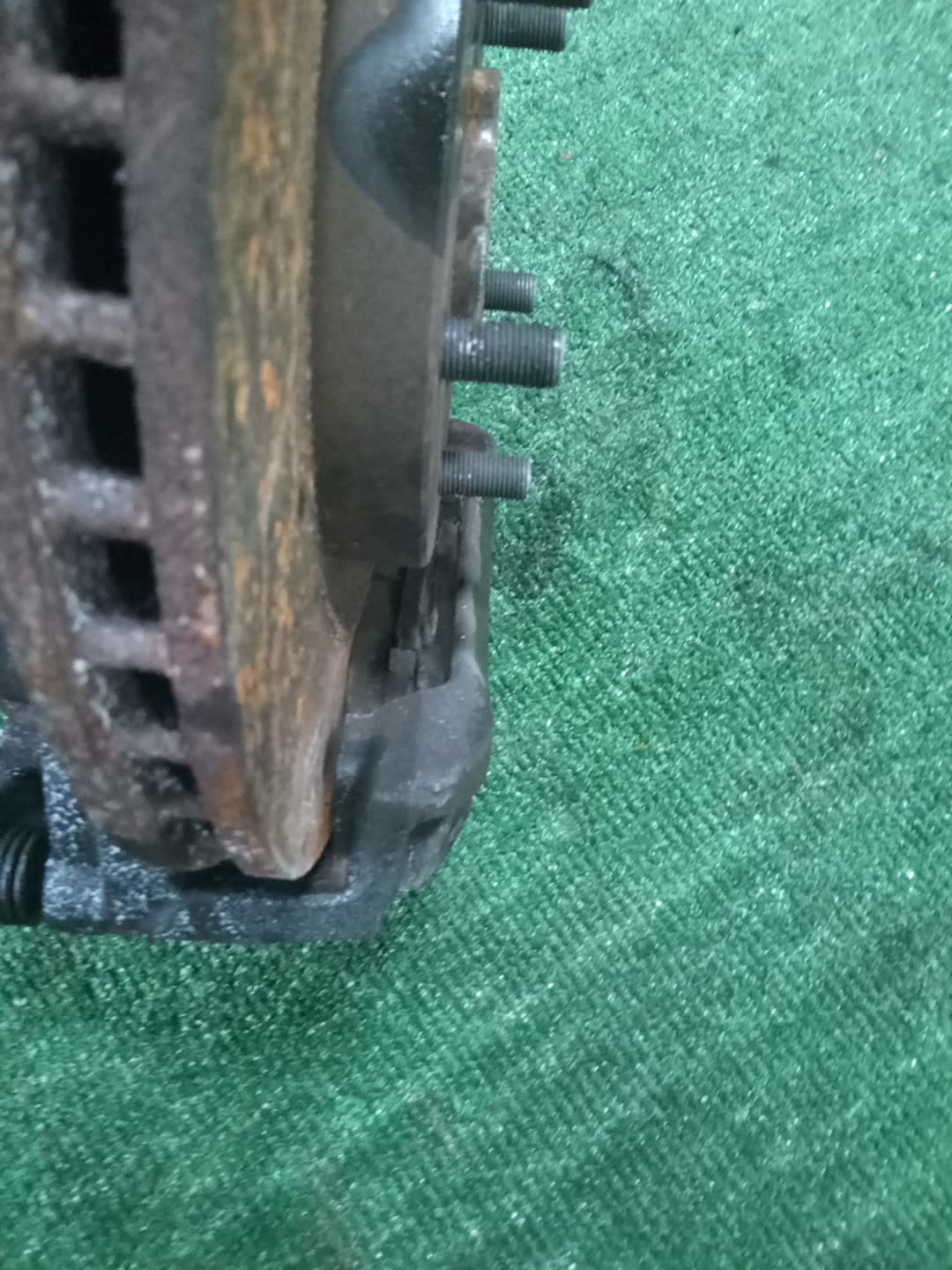 Ступица левая передняя NISSAN DUALIS J10 MR20DE 3 ракурс