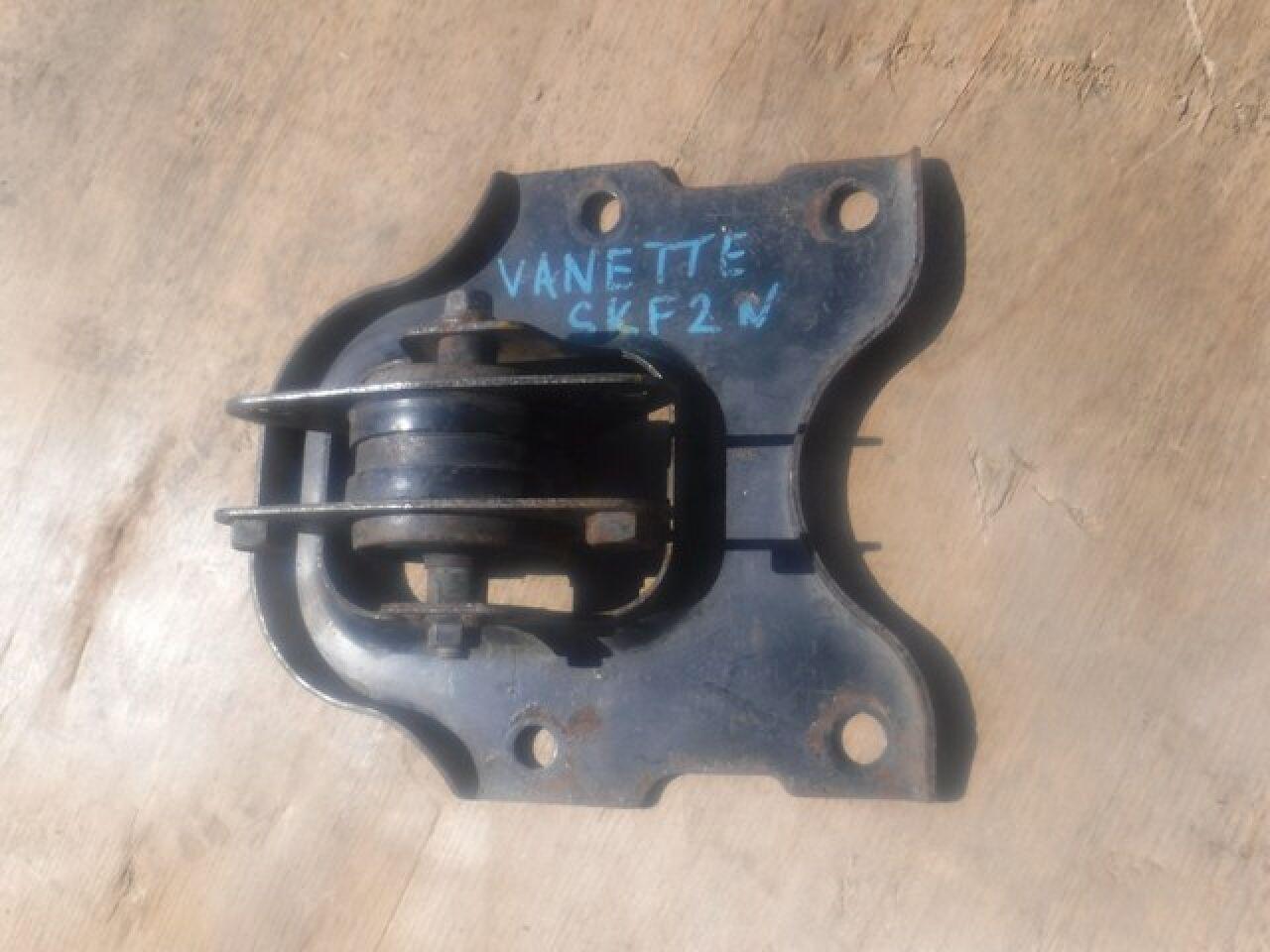 Подушка двигателя задняя NISSAN VANETTE SKF2VN - 1 ракурс Подушка двигателя задняя NISSAN VANETTE SKF2VN - 1 ракурс