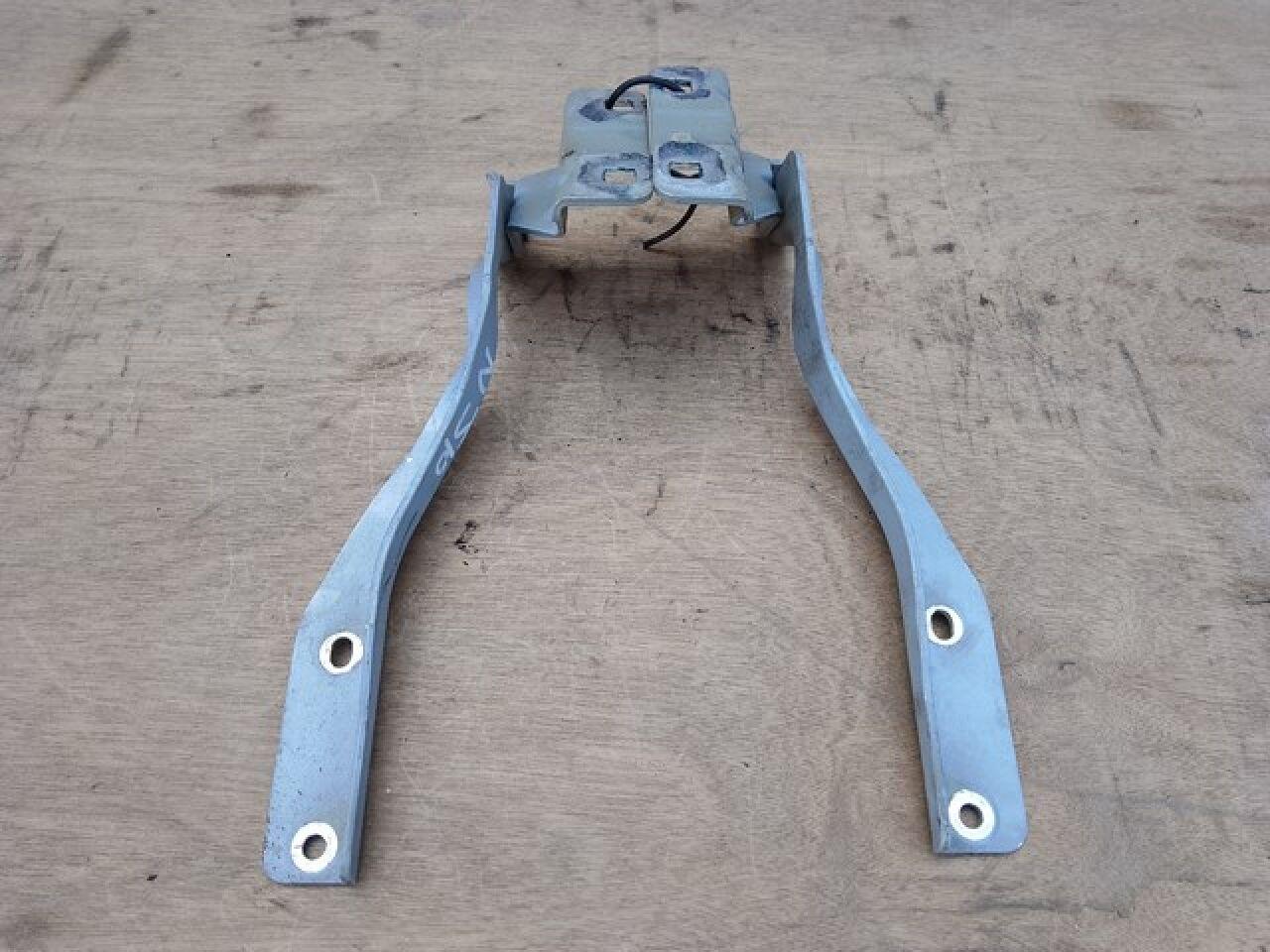 Петля капота NISSAN DUALIS NJ10 MR20DE - 1 ракурс Петля капота NISSAN DUALIS NJ10 MR20DE - 1 ракурс