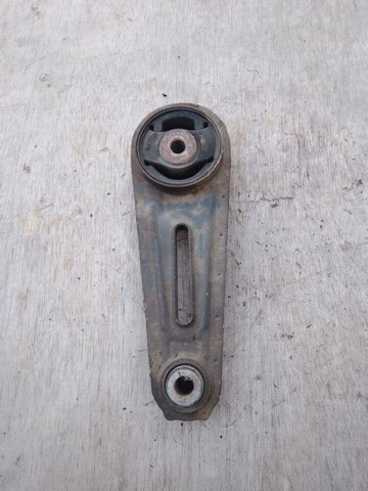 Подушка двигателя NISSAN DUALIS KNJ10 MR20DE - 2 ракурс