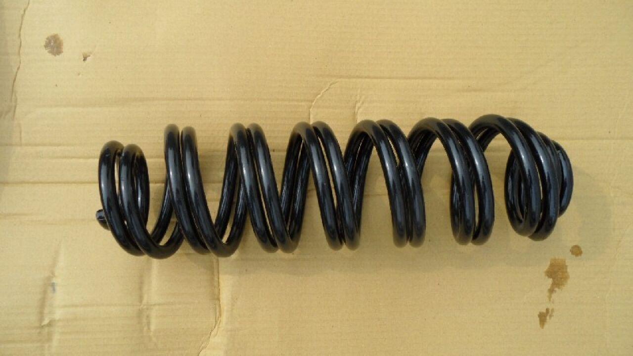 Пружина задняя TOYOTA HARRIER MXUA80 M20AFKS ,48530-48410 ,- 1 ракурс Пружина задняя TOYOTA HARRIER MXUA80 M20AFKS ,48530-48410 ,- 1 ракурс