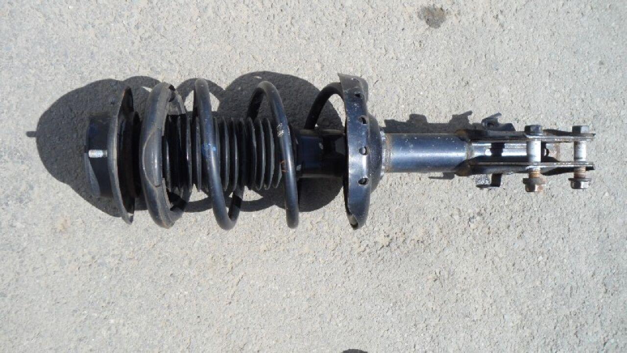 Стойка левая передняя SUBARU FORESTER SJ5 FB20A - 1 ракурс Стойка левая передняя SUBARU FORESTER SJ5 FB20A - 1 ракурс