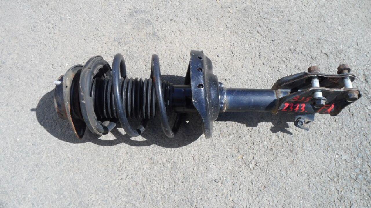 Стойка правая передняя SUBARU FORESTER SJ5 FB20A - 1 ракурс Стойка правая передняя SUBARU FORESTER SJ5 FB20A - 1 ракурс