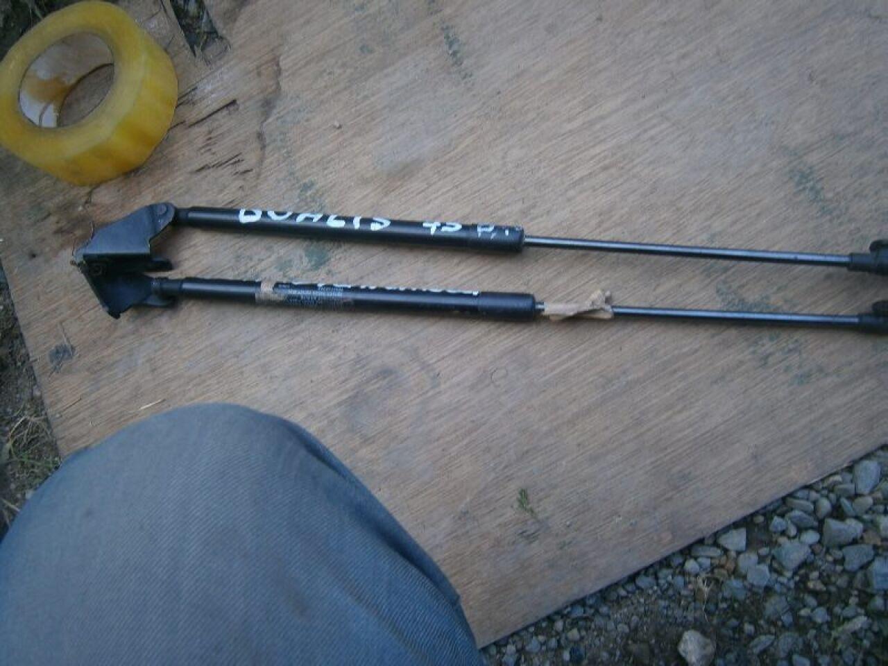 Амортизатор задней двери NISSAN DUALIS J10E - 1 ракурс