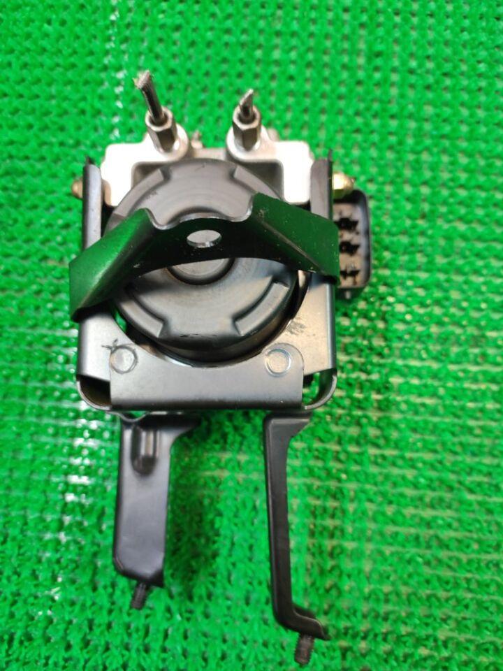 Блок abs TOYOTA MARK II JZX110 44510-22110 3 ракурс