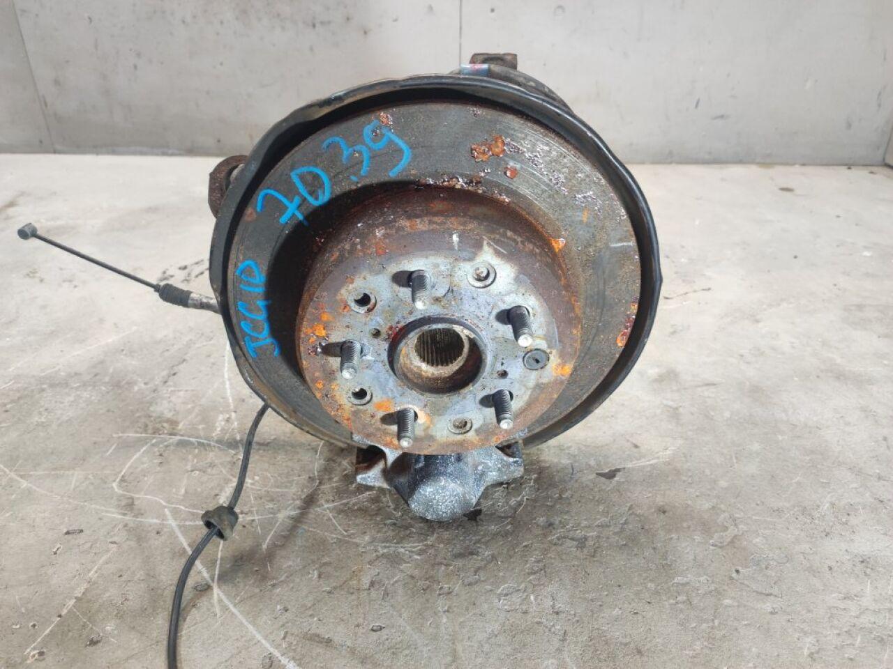 Ступица левая задняя  TOYOTA ALTEZZA, BREVIS, CROWN, MARK II, PROGRES, VEROSSA GXE10, JCE10, SXE10, JCG10, JCG11, GS171, JZS171, GX110, JZX110 1 ракурс