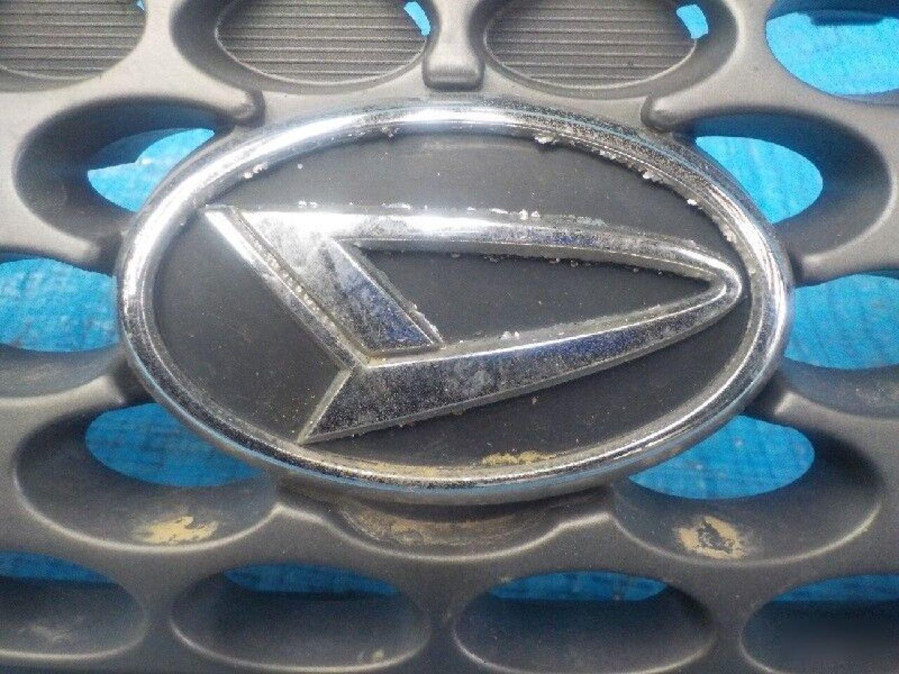 Решетка радиатора DAIHATSU TERIOS KID J111G 7376 2 ракурс