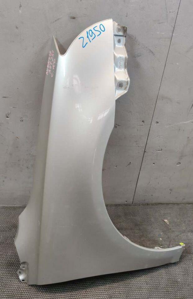 Крыло правое переднее  TOYOTA AVENSIS AZT251 1 ракурс