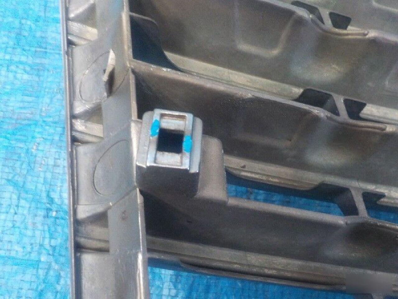 Решетка радиатора NISSAN ELGRAND E51 3 ракурс