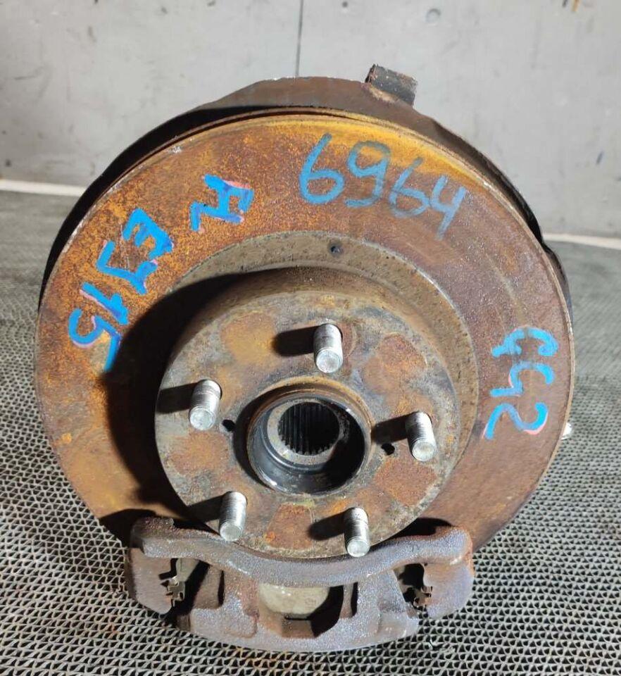 Ступица левая передняя SUBARU IMPREZA GG2 EJ152 1 ракурс Ступица левая передняя SUBARU IMPREZA GG2 EJ152 1 ракурс